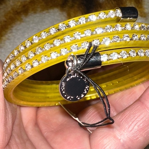 Marc Jacobs slinky bracelet in yellow with silver charms New - Picture 2 of 3